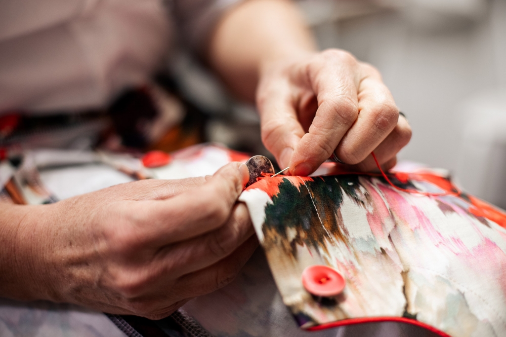 Detailarbeit für Haute Couture Kleider